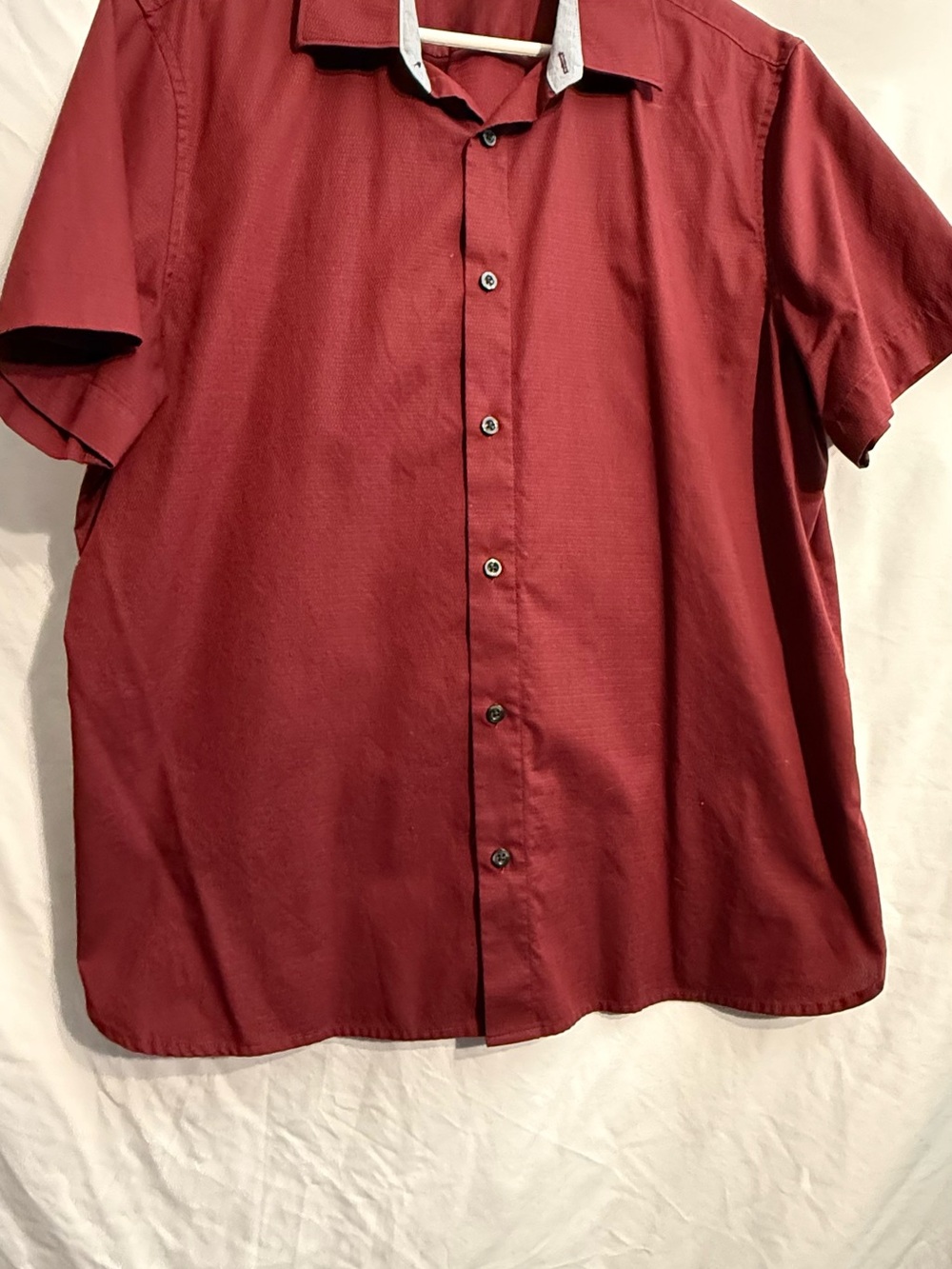 Savane Short-Sleeve Button-Down Shirt in Deep Red
